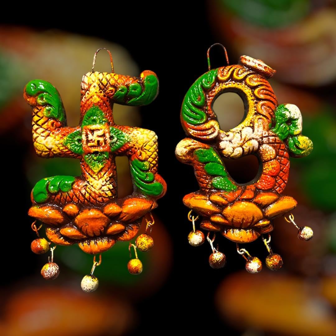 置物 Lime Buy Pack of 2Pc Terracotta Clay Om and Swastik Wall Hangings